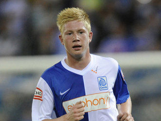 上海海港实现三连冠，申花亚军，梅州客队降级，亚冠表现不佳，山东泰山机会最大。（上海海港完成三连冠，申花摘亚，梅州降级，亚冠失色，山东泰山胜算最大）