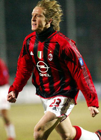 英超战报：巴恩斯双响，迪亚斯破门难救主，纽卡2-1曼城（英超快讯：巴恩斯梅开二度，迪亚斯破门难挽败局，纽卡2-1力克曼城）