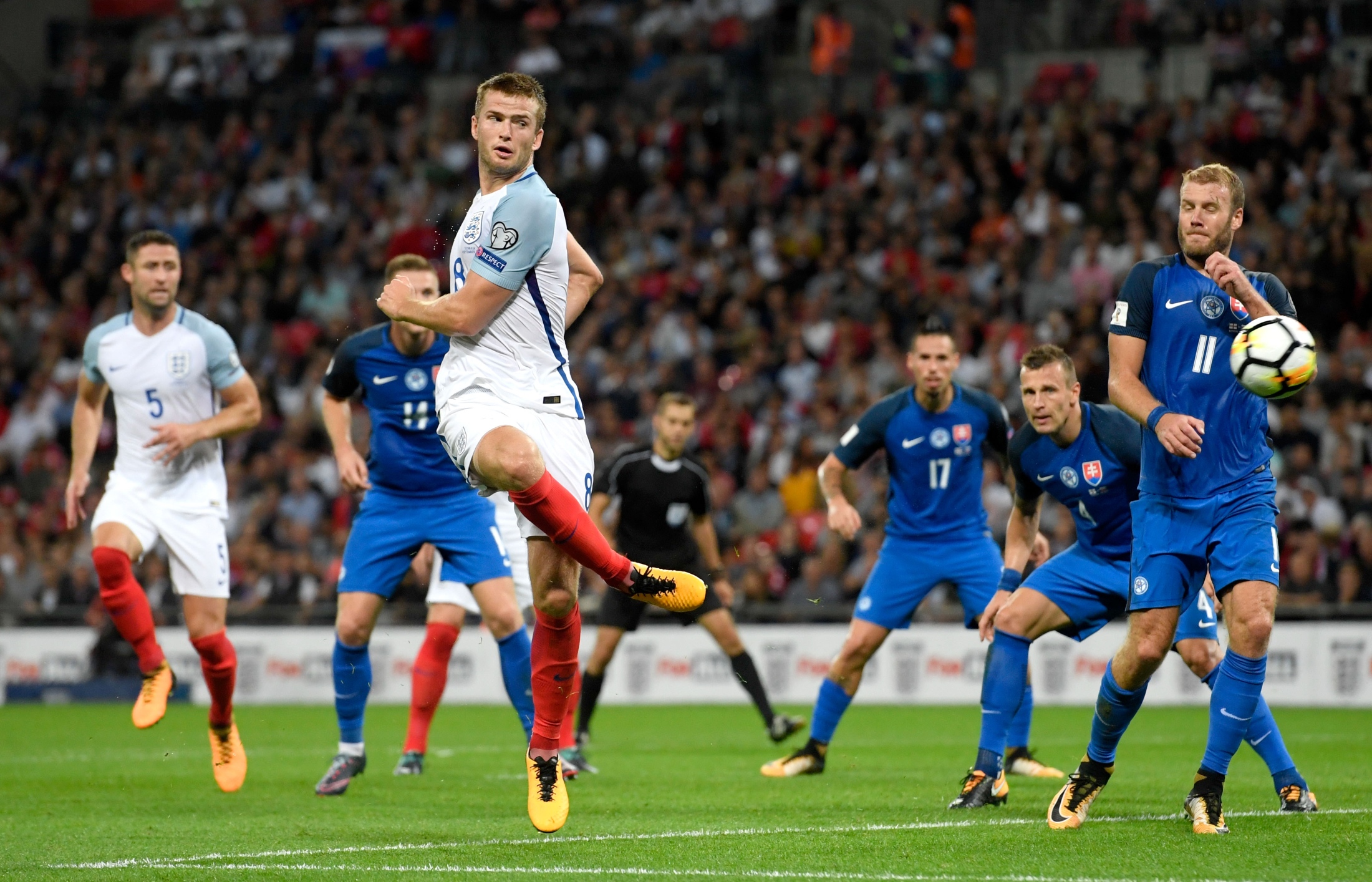 胡荷韬：球队合练才几天，很想拼下来但身体不在最好的状态