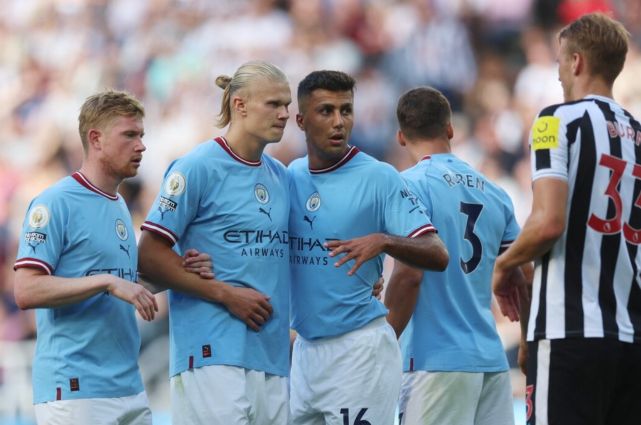 意杯半场：卢卡头槌破门，那不勒斯暂1-0卡利亚里（意杯半场：卢卡头球建功，那不勒斯暂以1-0领先卡利亚里）