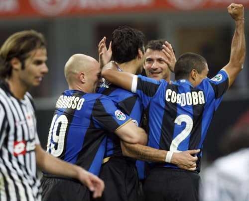 曼联英超14轮1-1战平西汉姆联，近5轮仅胜1场，阿莫林执教遇质疑，防守问题突出。