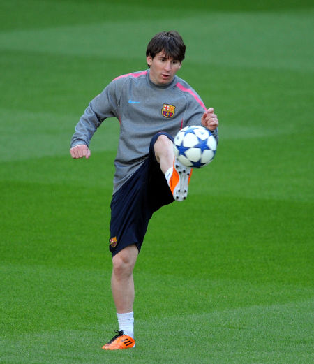 刺激的金靴争夺战！法比奥大四喜以28球力压卡扎获中超金靴（法比奥大四喜轰至28球，力压卡扎加冕中超金靴）