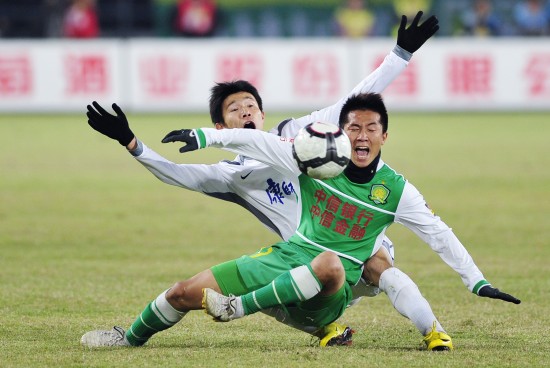 女亚冠联半场：王霜梅开二度，武汉车谷江大2-0东孟加拉女足（女亚冠半场战报：王霜双响，武汉车谷江大2-0领先东孟加拉女足）